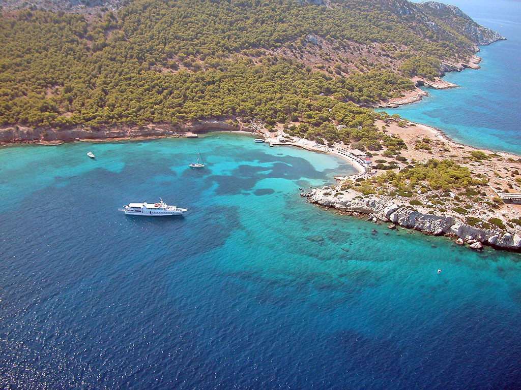 Crystal-clear waters of Moni Island